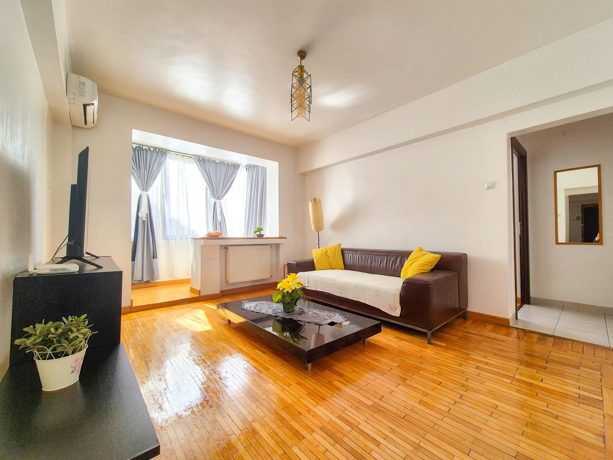 FLH - Sunny Downtown 2 BD Apt